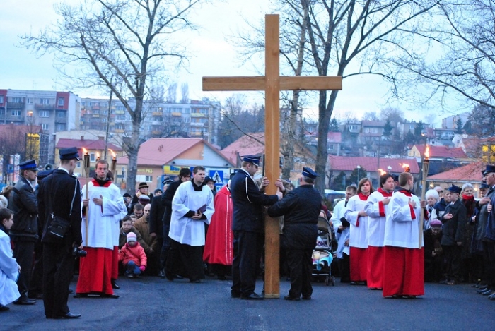Droga Krzyżowa ulicami miasta - fotoreportaż