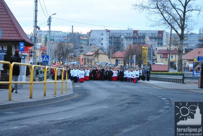 Droga Krzyżowa ulicami miasta - fotoreportaż