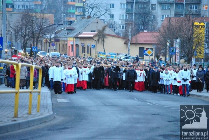 Droga Krzyżowa ulicami miasta - fotoreportaż