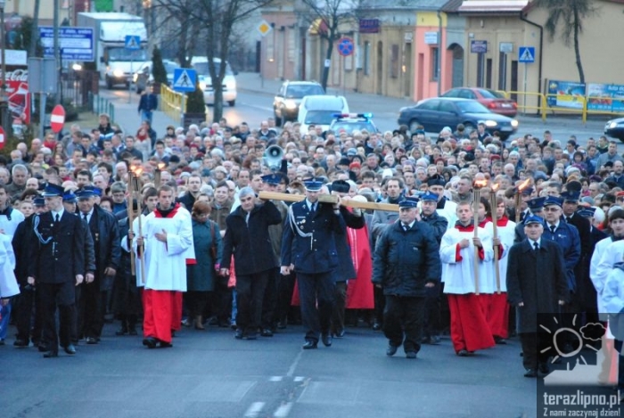 Droga Krzyżowa ulicami miasta - fotoreportaż