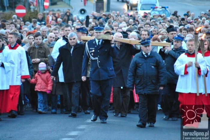 Droga Krzyżowa ulicami miasta - fotoreportaż
