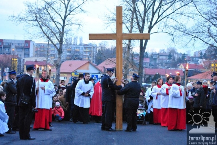Droga Krzyżowa ulicami miasta - fotoreportaż