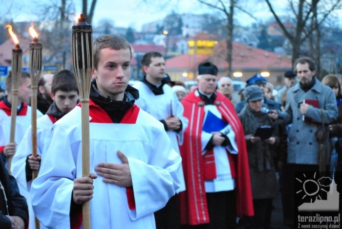 Droga Krzyżowa ulicami miasta - fotoreportaż