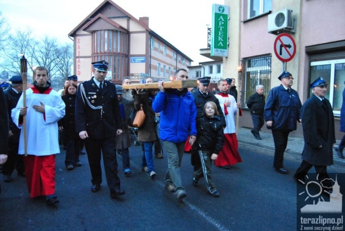 Droga Krzyżowa ulicami miasta - fotoreportaż