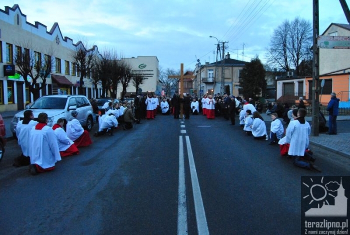 Droga Krzyżowa ulicami miasta - fotoreportaż