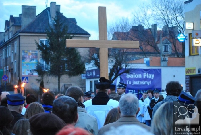 Droga Krzyżowa ulicami miasta - fotoreportaż