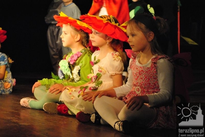 Sceniczne zmagania maluchów - fotoreportaż