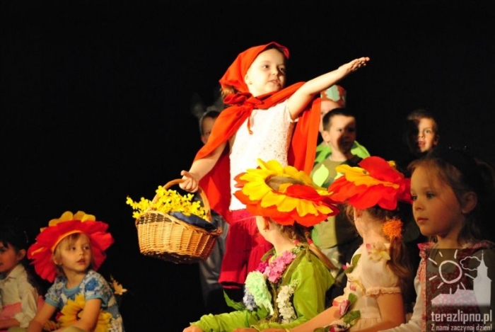 Sceniczne zmagania maluchów - fotoreportaż