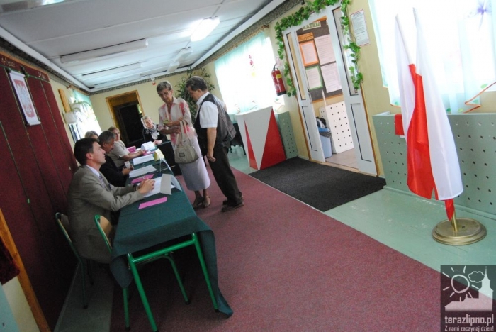 Wybory w trakcie! Niewielka frekwencja - fotoreportaż