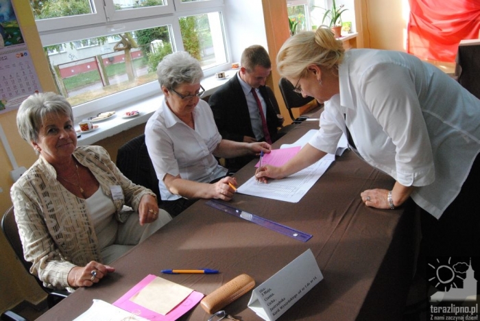 Wybory w trakcie! Niewielka frekwencja - fotoreportaż