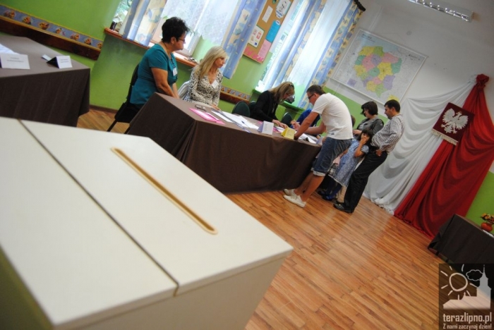 Wybory w trakcie! Niewielka frekwencja - fotoreportaż