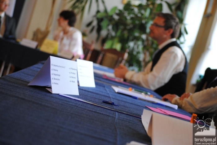 Wybory w trakcie! Niewielka frekwencja - fotoreportaż