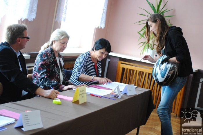 Wybory w trakcie! Niewielka frekwencja - fotoreportaż