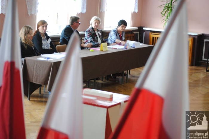 Wybory w trakcie! Niewielka frekwencja - fotoreportaż