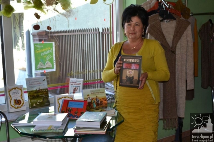 Książki rozpoczęły wędrówkę po ulicach Lipna  - fotoreportaż