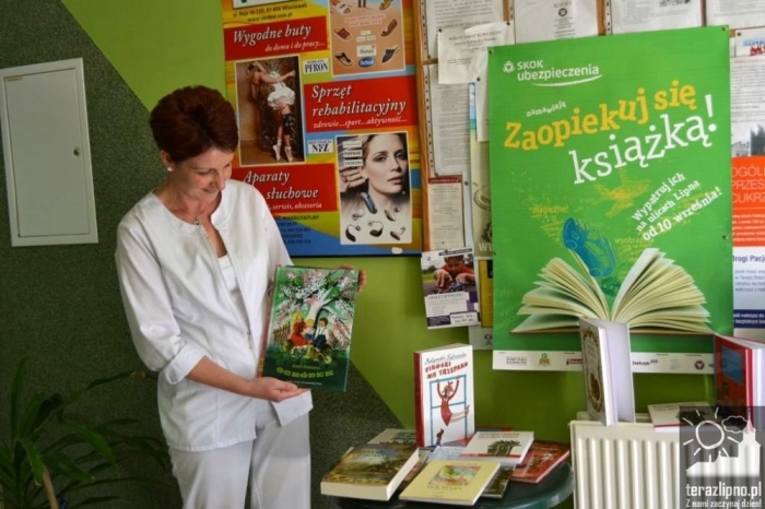 Książki rozpoczęły wędrówkę po ulicach Lipna  - fotoreportaż