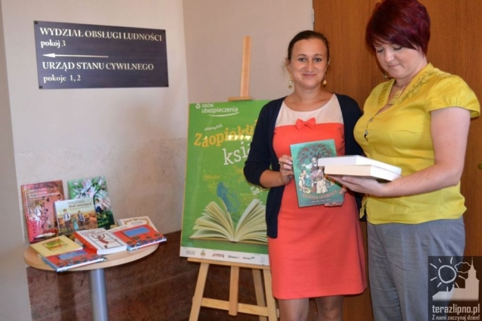 Książki rozpoczęły wędrówkę po ulicach Lipna  - fotoreportaż