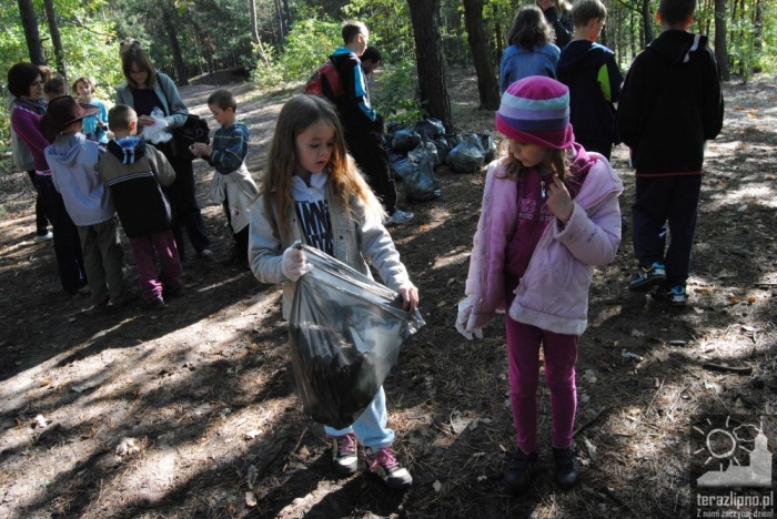 Popowo: dzieci oczyściły las - fotoreportaż