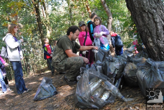 Popowo: dzieci oczyściły las - fotoreportaż
