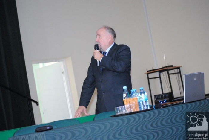 Pełna sala na spotkaniu z Attache - fotoreportaż