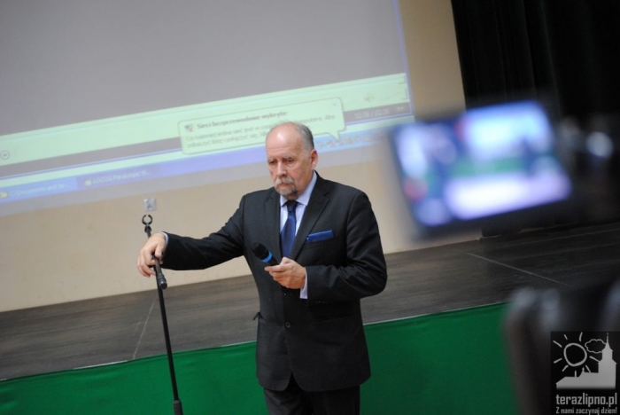 Pełna sala na spotkaniu z Attache - fotoreportaż