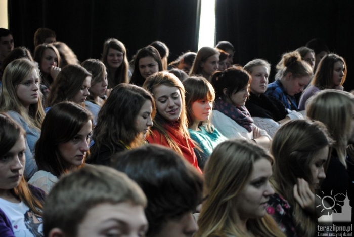 Pełna sala na spotkaniu z Attache - fotoreportaż
