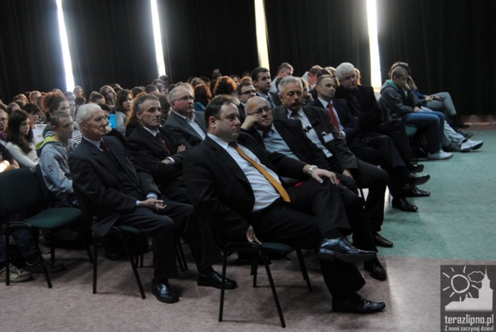 Pełna sala na spotkaniu z Attache - fotoreportaż