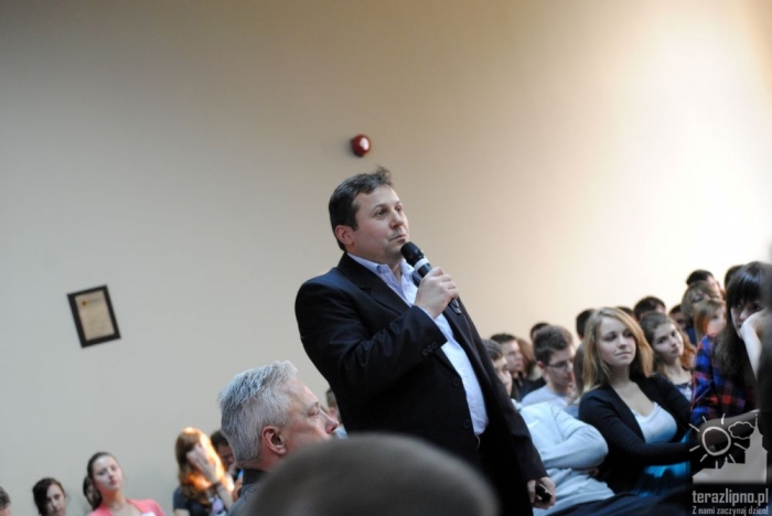 Pełna sala na spotkaniu z Attache - fotoreportaż