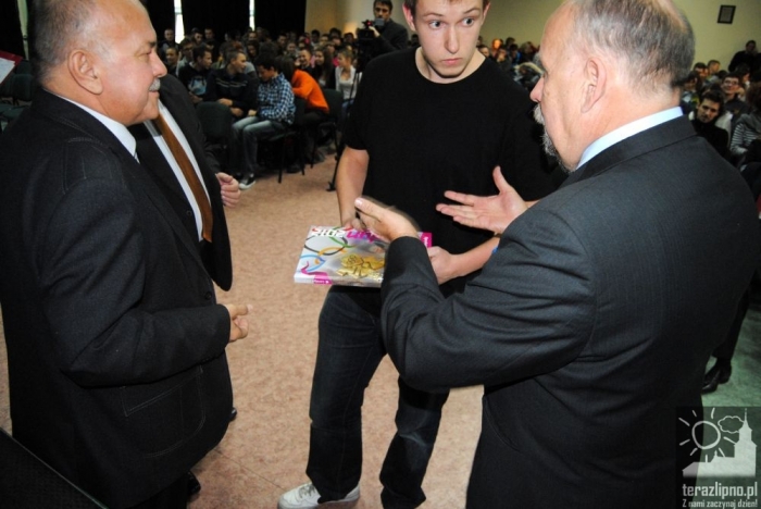 Pełna sala na spotkaniu z Attache - fotoreportaż