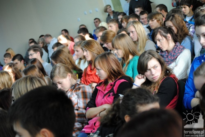 Pełna sala na spotkaniu z Attache - fotoreportaż