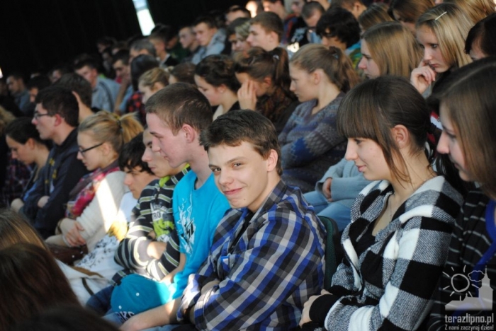 Pełna sala na spotkaniu z Attache - fotoreportaż