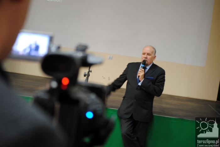 Pełna sala na spotkaniu z Attache - fotoreportaż