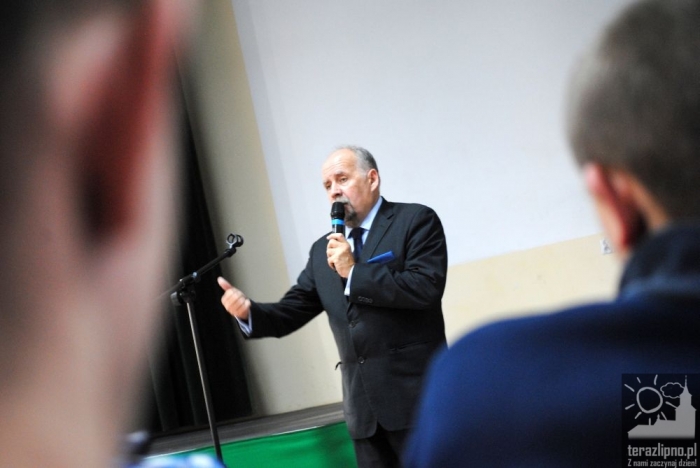 Pełna sala na spotkaniu z Attache - fotoreportaż