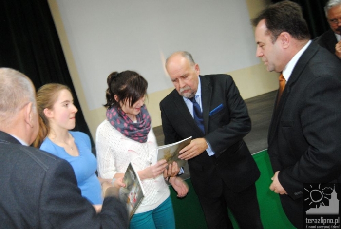 Pełna sala na spotkaniu z Attache - fotoreportaż