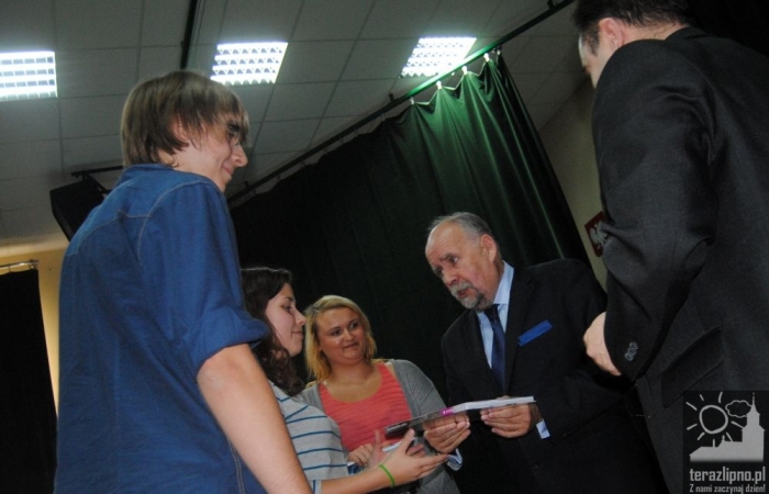 Pełna sala na spotkaniu z Attache - fotoreportaż