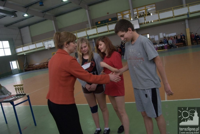 Mikołajkowa koszykówka w gimnazjum - fotoreportaż