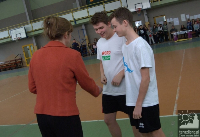 Mikołajkowa koszykówka w gimnazjum - fotoreportaż