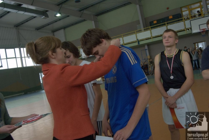 Mikołajkowa koszykówka w gimnazjum - fotoreportaż