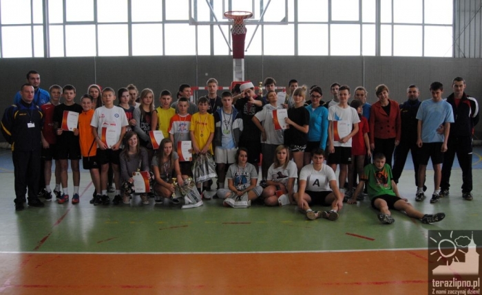 Mikołajkowa koszykówka w gimnazjum - fotoreportaż