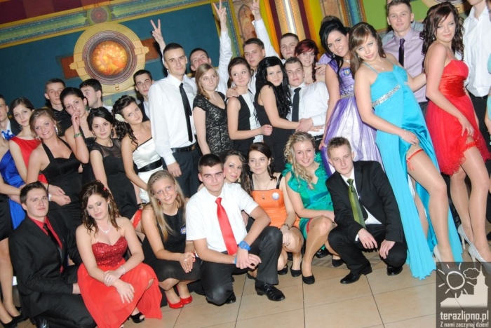 Niech żyje bal! Studniówka w lipnowskim ogólniaku - fotoreportaż