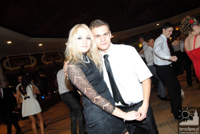 Niech żyje bal! Studniówka w lipnowskim ogólniaku - fotoreportaż