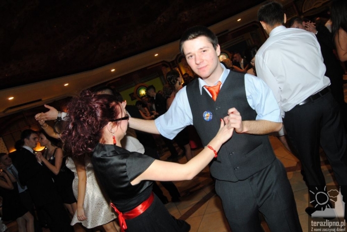 Niech żyje bal! Studniówka w lipnowskim ogólniaku - fotoreportaż