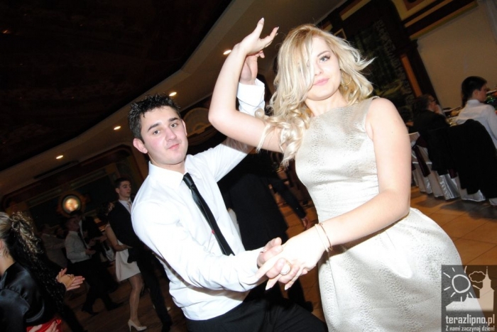 Niech żyje bal! Studniówka w lipnowskim ogólniaku - fotoreportaż