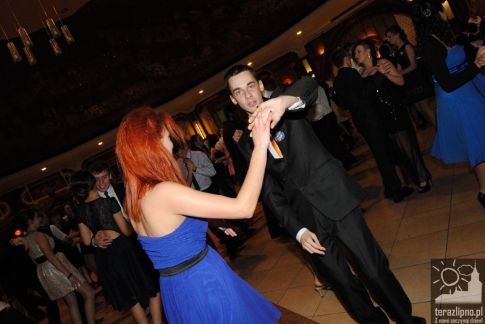 Niech żyje bal! Studniówka w lipnowskim ogólniaku - fotoreportaż