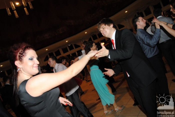 Niech żyje bal! Studniówka w lipnowskim ogólniaku - fotoreportaż