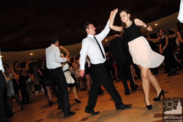 Niech żyje bal! Studniówka w lipnowskim ogólniaku - fotoreportaż