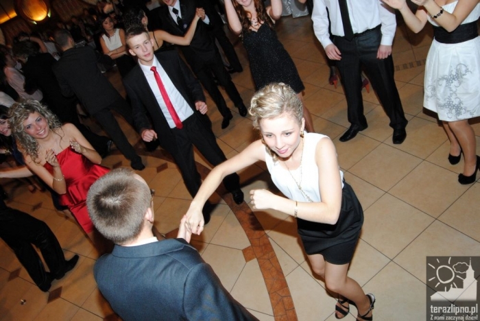 Niech żyje bal! Studniówka w lipnowskim ogólniaku - fotoreportaż