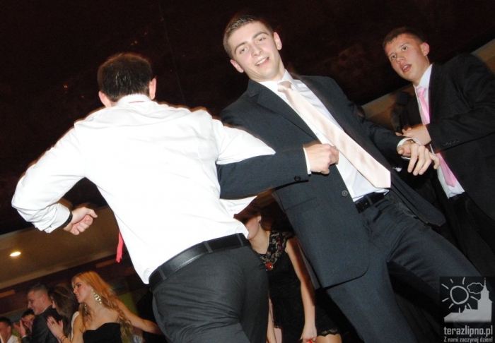 Niech żyje bal! Studniówka w lipnowskim ogólniaku - fotoreportaż