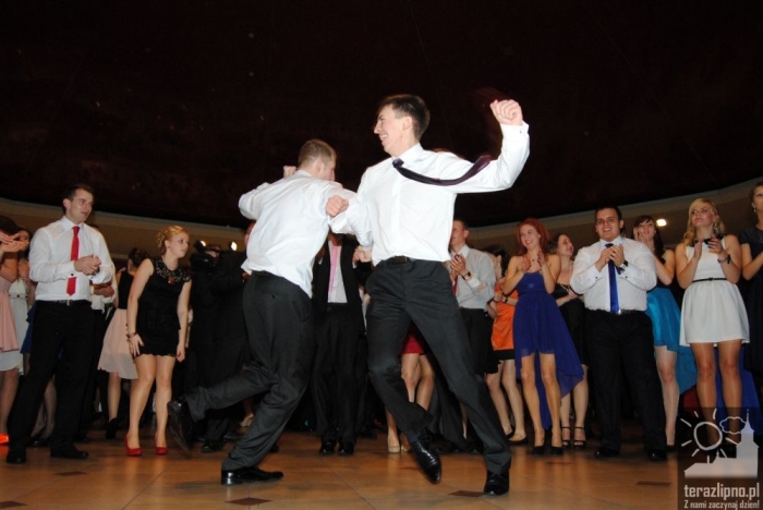 Niech żyje bal! Studniówka w lipnowskim ogólniaku - fotoreportaż