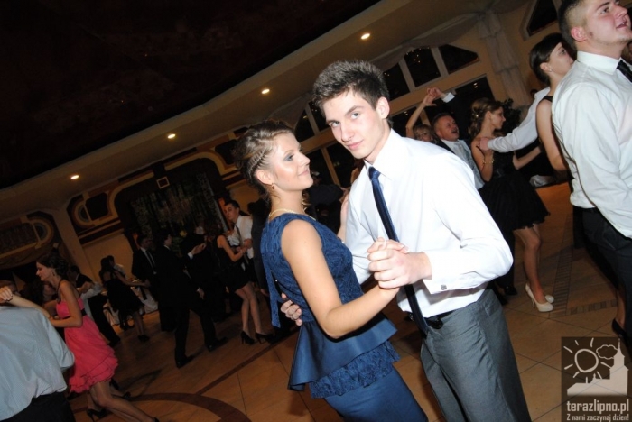 Niech żyje bal! Studniówka w lipnowskim ogólniaku - fotoreportaż